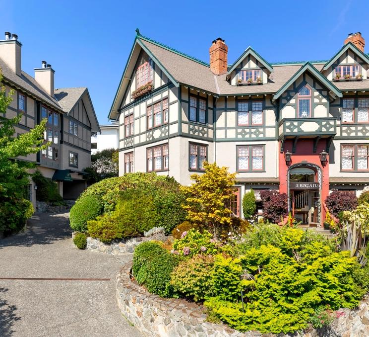 The exterior of Abigails Hotel in Victoria, BC.