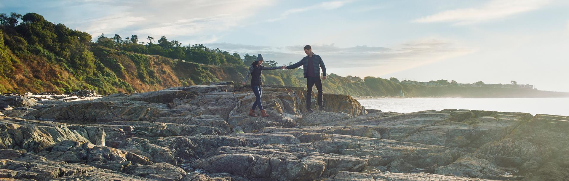 Couple-on-Dallas-Road-Beach